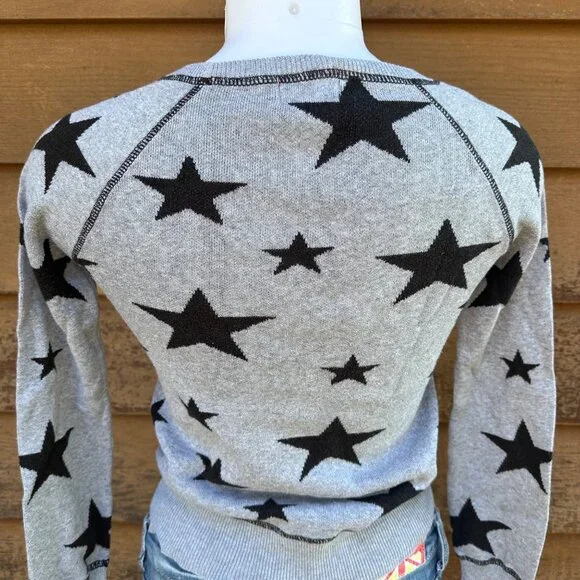 Wet Seal Womens XS Gray & Black Star Print Long Sleeve Knit Sweater - Picture 7 of 8